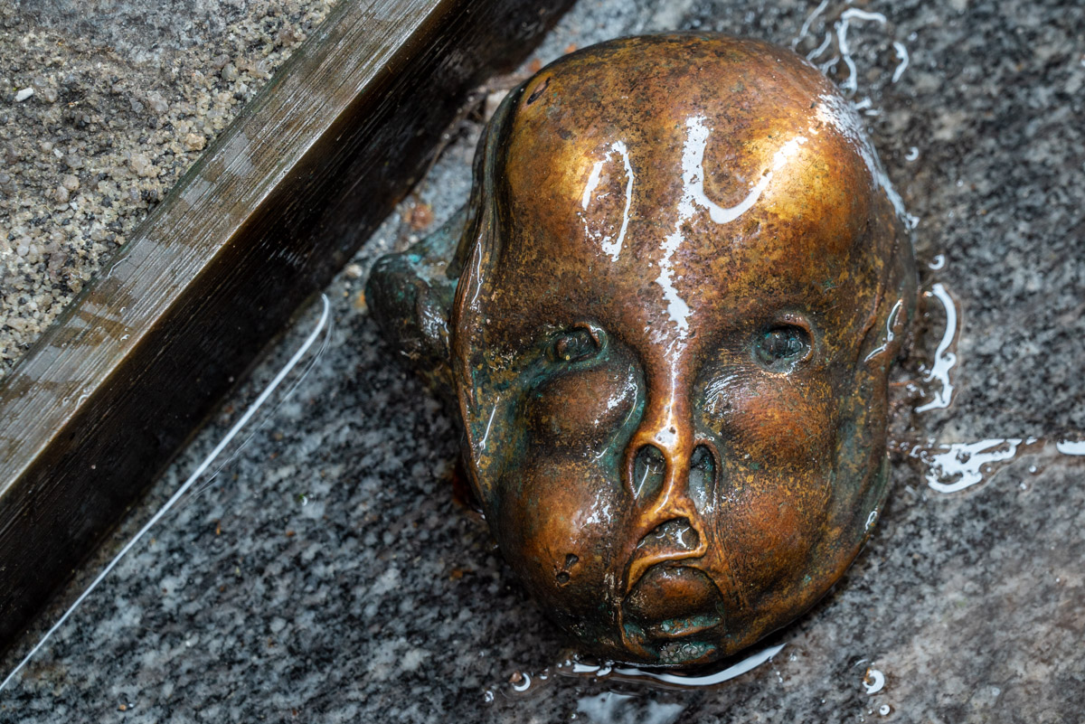 Bronze face on the Locksmith street